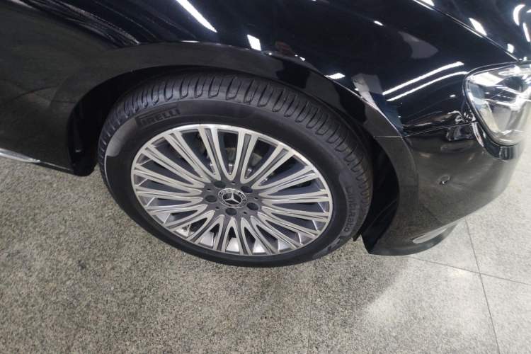 Used Mercedes-Benz E-Class 2023 E 300 L Stylish Model Right Front Wheel Hub