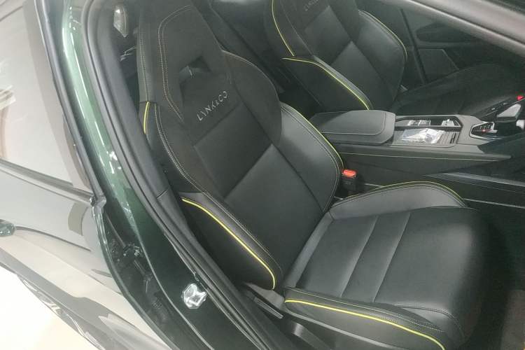 Used Lynk & Co 06 EM-P 2023 1.5T Remix PHEV Hero