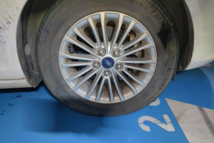 Used Ford Escort 2017 1.5L Automatic Comfort Model Right Front Wheel Hub