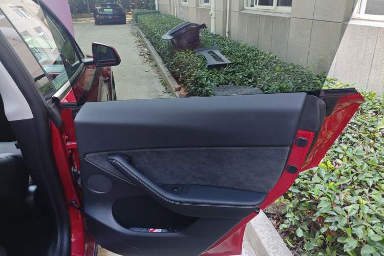 Used Tesla Model Y 2023 High-Performance All-Wheel-Drive Version