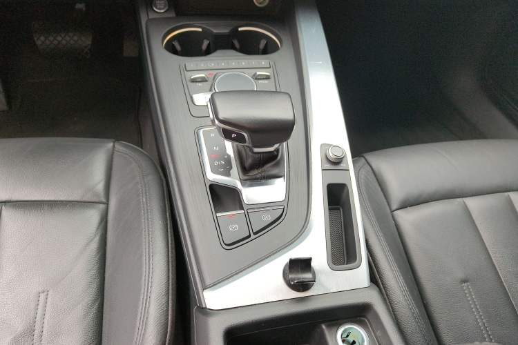 Used Audi A4L 2019 40 TFSI Fashion Version China V