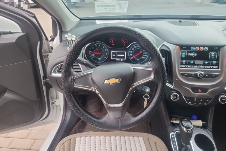 Used Chevrolet Cruze 2018 320 Automatic Pioneer Sunroof Edition Steering Wheel