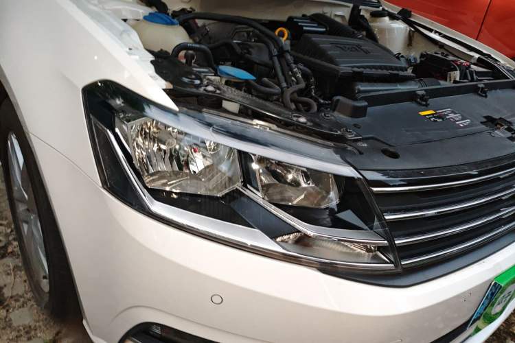 Used Volkswagen Gran Lavida 2017 180TSI DSG Comfort Edition Right Front Headlight