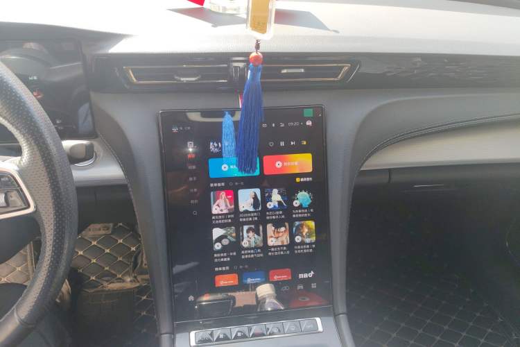 Used Hongqi H5 2024 2.0T Automatic Smart Connect Flagship Edition Audio And AC Panel