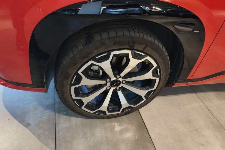 Used AION V 2024 Aion Tyrannosaurus 650 LiDAR Edition