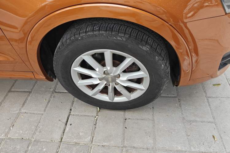 Used Audi Q3 2013 35 TFSI Ambition Edition Right Front Wheel Hub