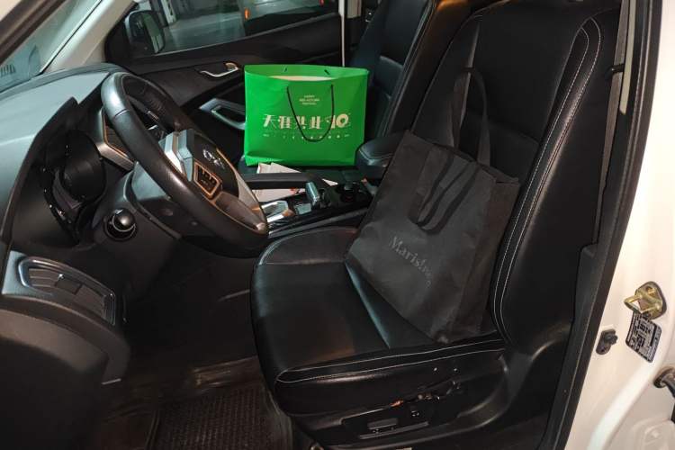 Used JMC Yusheng S350 2017 2.0T Automatic 2WD Diesel Luxury Version with Sunroof 5 Seats