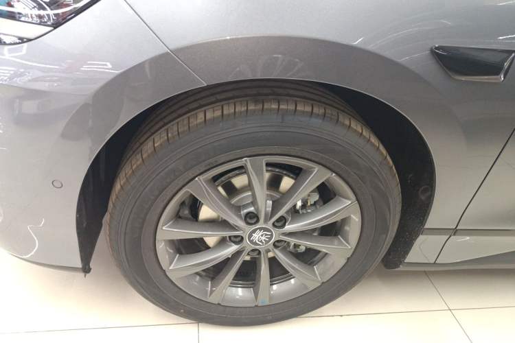 Used BYD Qin L 2025 EV 470KM Leading Edition Left Front Wheel Hub