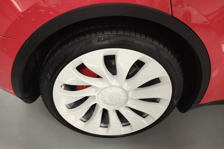 Used Tesla Model Y 2023 High-Performance All-Wheel-Drive Version
