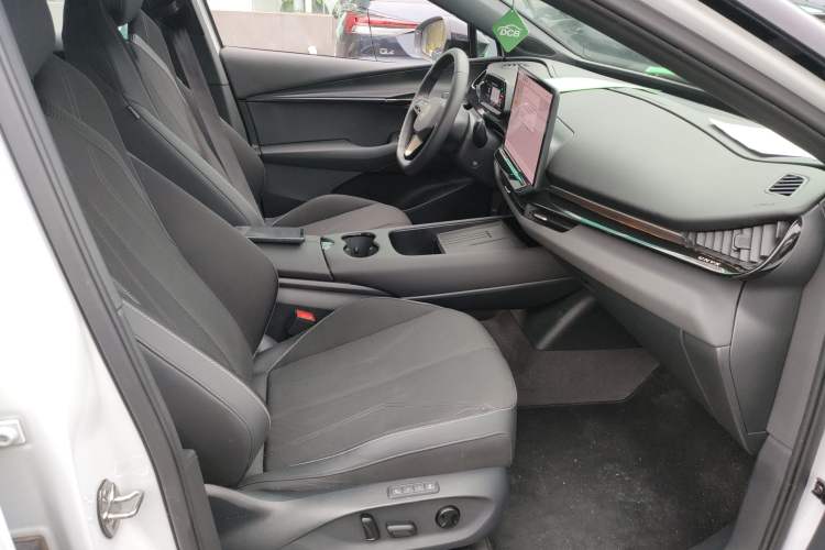 Used Volkswagen ID.UNYX 2024 Pro Long-Range Version
