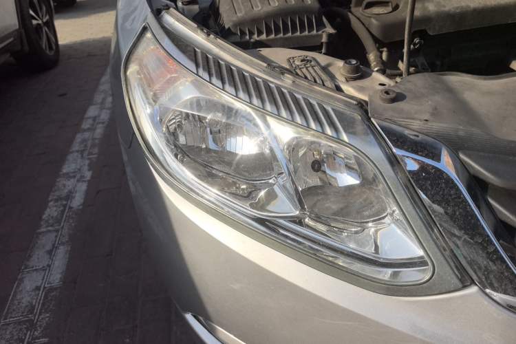 Used Baojun 630 2012 1.5L DVVT automatic comfort version Right Front Headlight