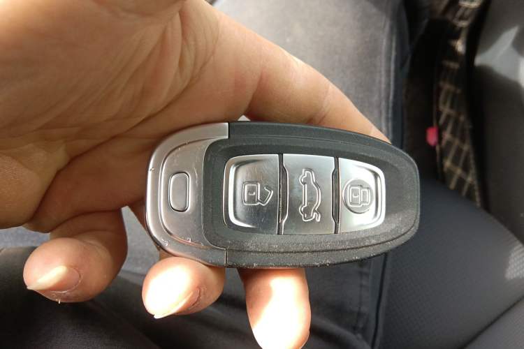 Used Hongqi E-QM5 2023 Revised Version Basic Travel Edition Vehicle Key