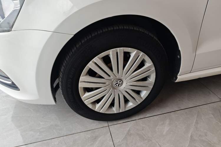 Used Volkswagen Polo 2016 1.6L Automatic Comfort Model Left Front Wheel Hub