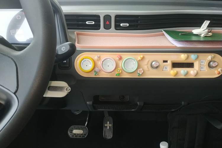 Used Wuling Hongguang MINIEV 2022 Macaron Premium Model – Lithium Ternary Battery
