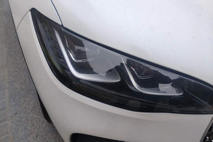 Used Lincoln Corsair 2024 2.0T Two-Wheel Drive Deluxe Edition Right Front Headlight