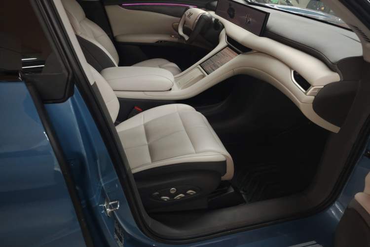 Used IM LS6 2025 Lingxi Intelligent Driving Edition Right Front Seat