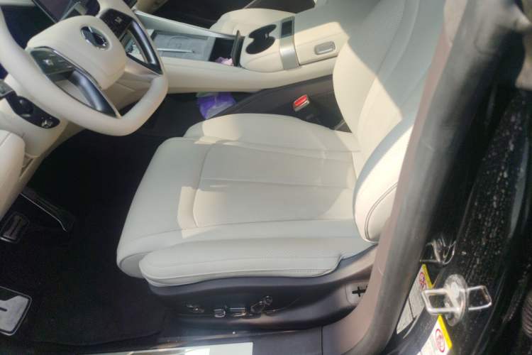 Used Denza Z9 2024 1100 km All-Wheel-Drive Ultra Version
