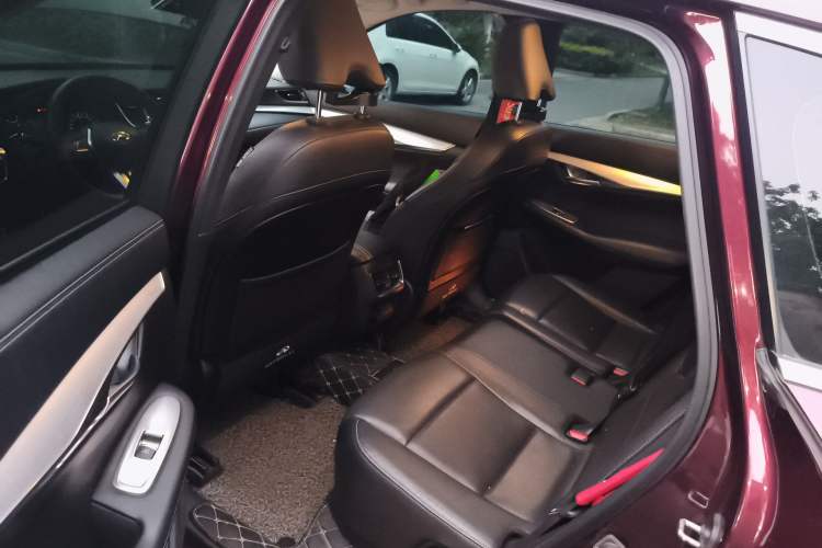 Used Infiniti QX50 2018 2.0T Two-Wheel Drive Fashion Edition Left Rear Seat