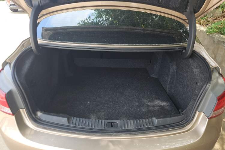 Used Buick Verano 2019 Sedan 20T Dual-Clutch Luxury Model
