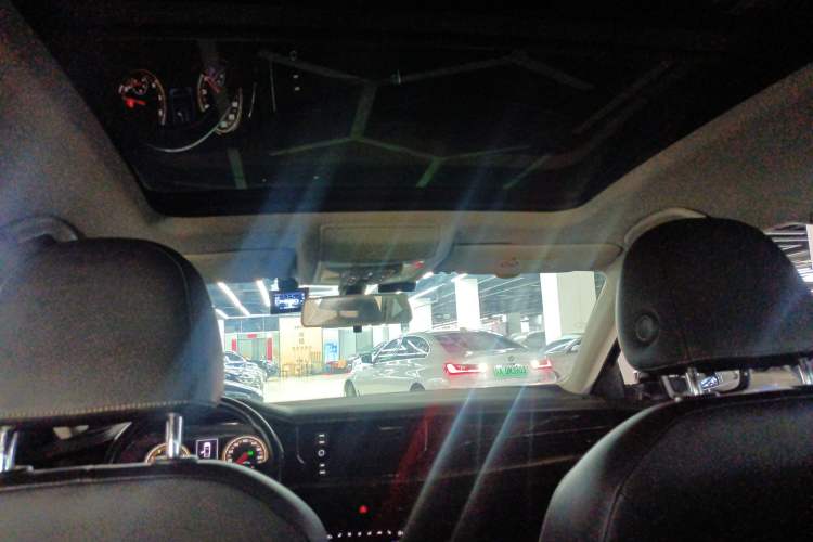 Used Volkswagen Passat 2019 330TSI Elite Edition China VI Headliner