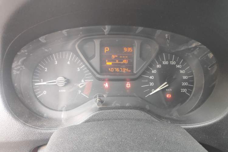 Used Citroen Elysee 2016 1.6L Automatic Fashion Model Odometer Close Up