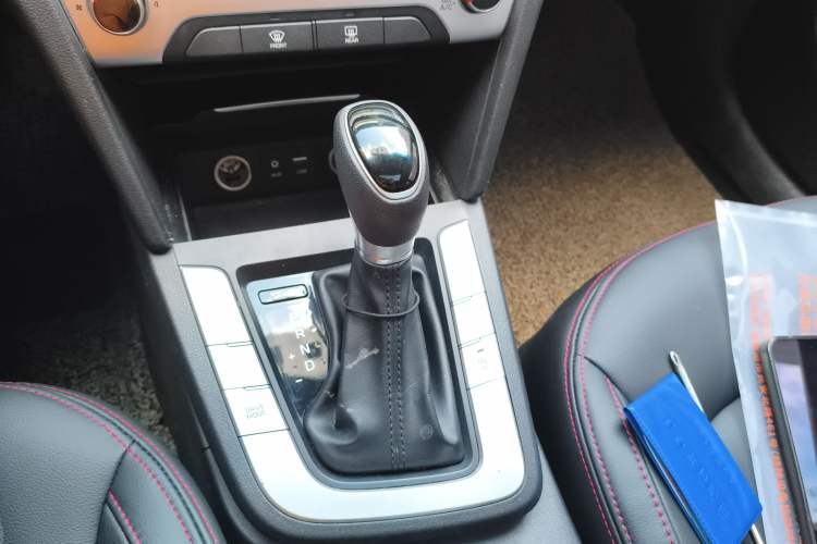 Used Hyundai Elantra (6th Generation / Lingdong) 2016 1.6L Automatic ZhiXuan – Elite Version Gear Lever