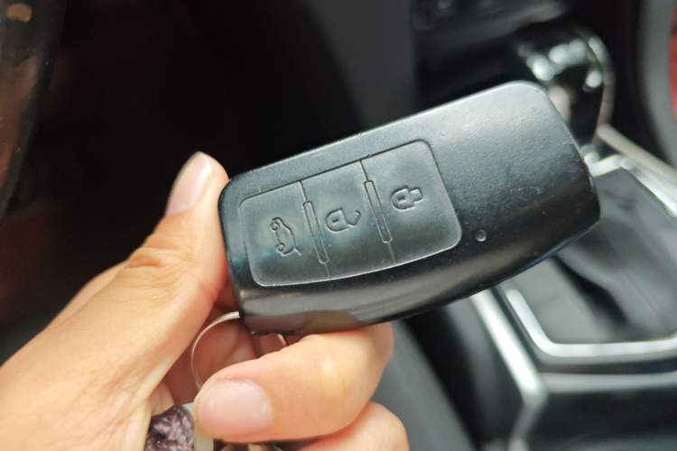 Used JMC Yusheng S350 2013 2.4T Automatic 2WD Diesel Luxury Edition 5 Seats
