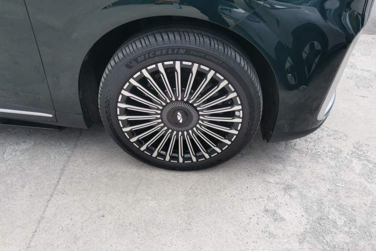 Used Chery Fengyun T11 2026 Model 220 All-Wheel Drive Family Fun Edition Right Front Wheel Hub