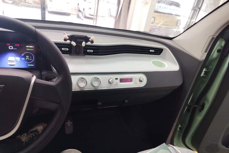 Used Wuling Hongguang MINIEV 2021 Macaron Premium Model – Lithium Iron Phosphate Audio And AC Panel