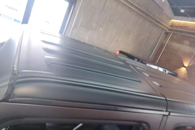 Used Jeep Wrangler 2019 2.0T Sahara Four-Door Version China VI Emission Standard Roof