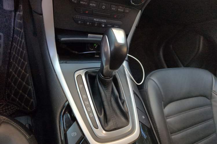 Used Ford Edge 2018 EcoBoost 245 Two-Wheel-Drive Platinum Edition 7-Seater China V Emission Standard Gear Lever