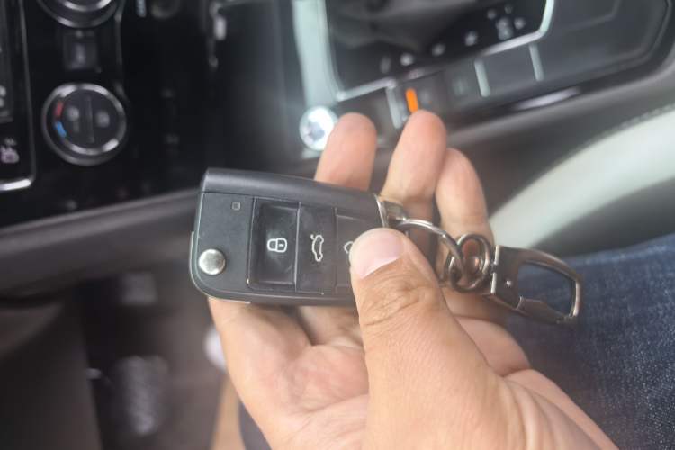 Used Volkswagen Tiguan L 2017 330TSI Automatic Two-Wheel Drive Luxury Edition Vehicle Key