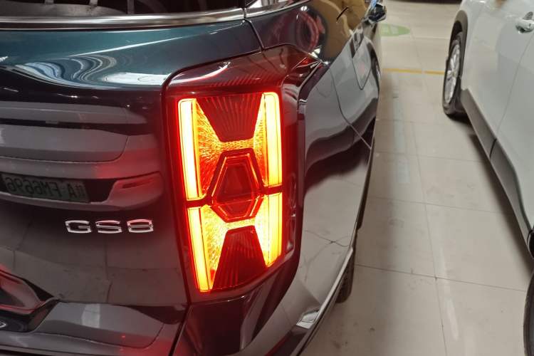 Used GAC Trumpchi GS8 2022 Linghang Series 2.0 TGDI Two-Wheel-Drive Luxury Smart Connectivity Version (7 Seats) Right Rear Taillight