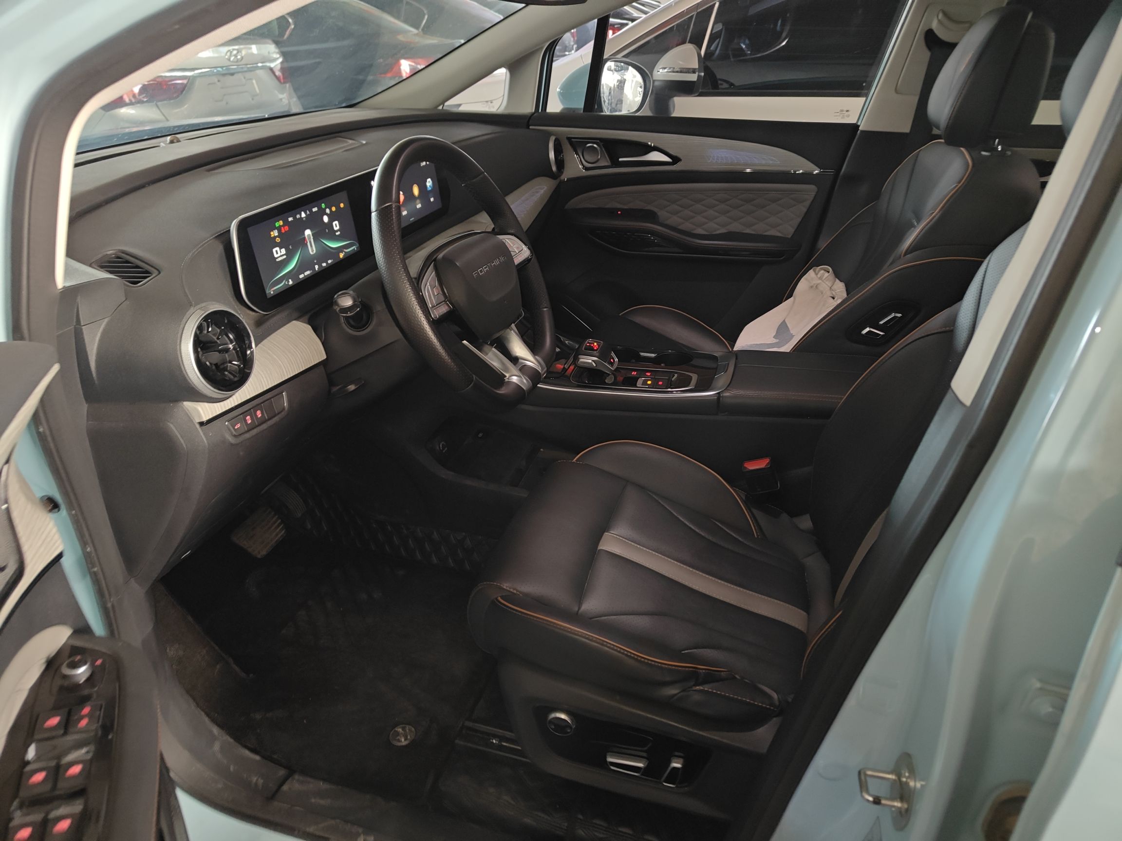 Переднее сиденье в автомобиле