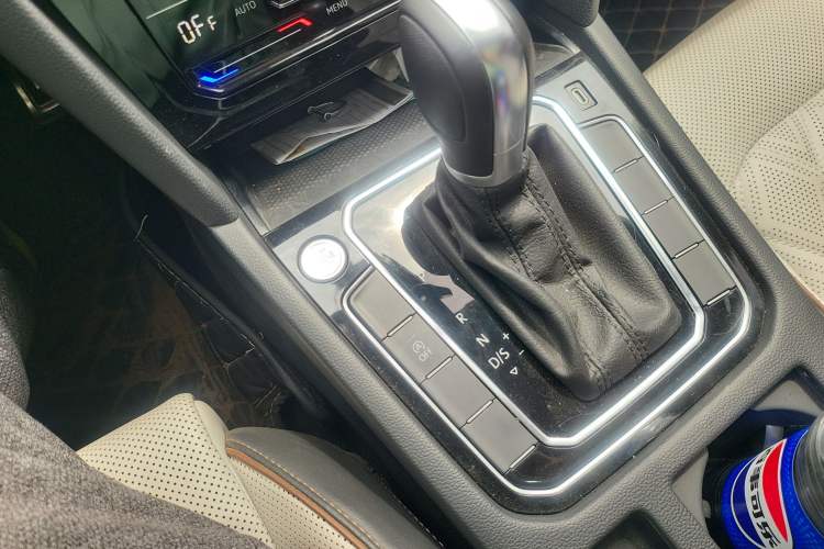 Used Volkswagen Magotan 2023 2 Million Units Commemorative Edition 330TSI DSG Luxury Version Gear Lever