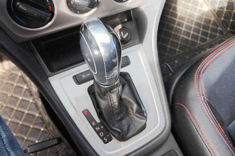 Used Volkswagen Lavida 2013 Revised Classic 1.6L Automatic Fashion Edition
