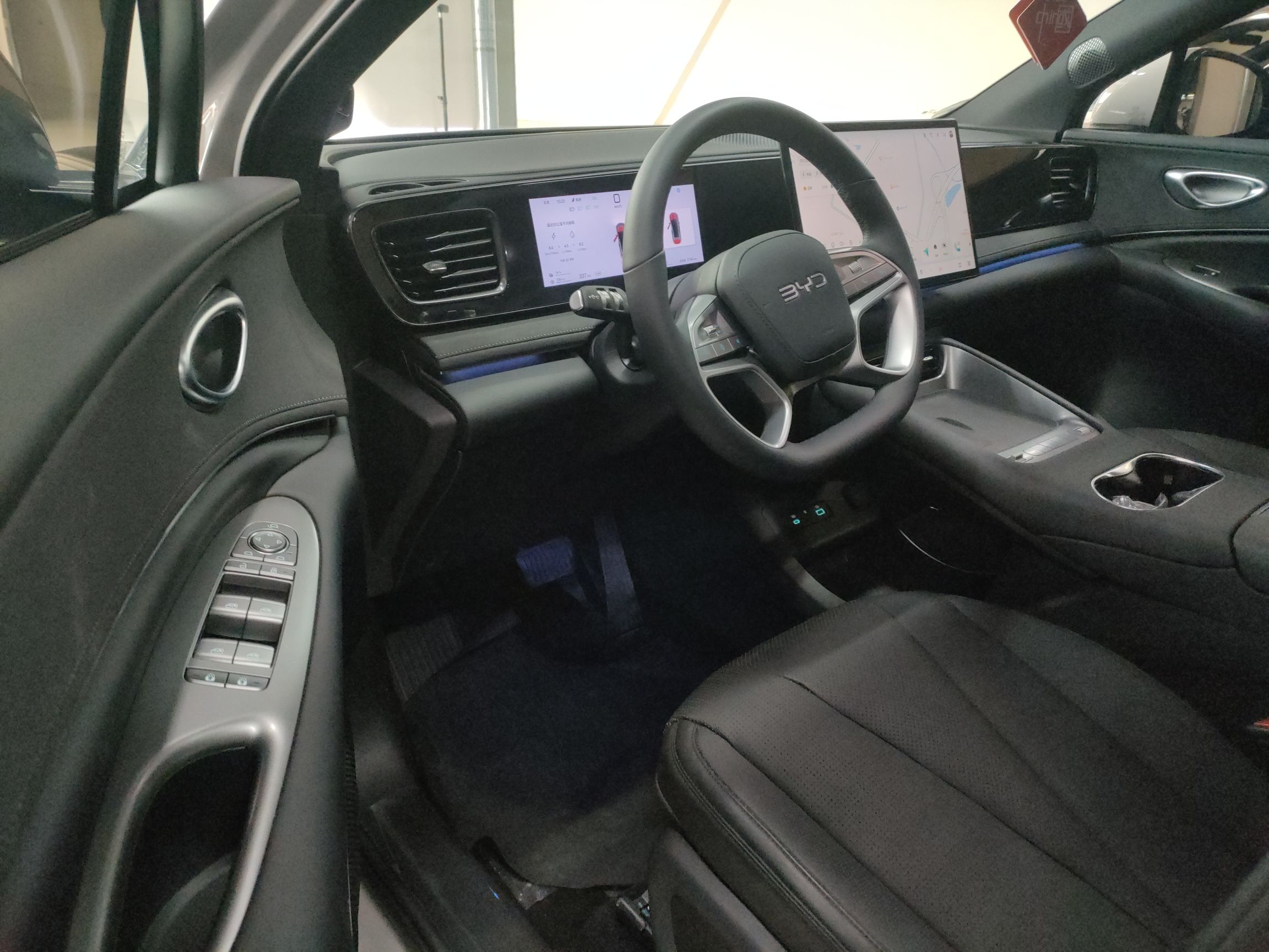 المقاعد الأمامية داخل السيارة