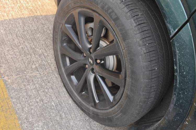 Used Li Auto ONE 2020 Extended-Range 6-Seater Version Right Rear Wheel Hub