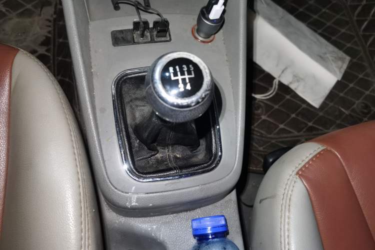 Used Volkswagen Bora 2011 1.6L Manual Fashion Edition Gear Lever