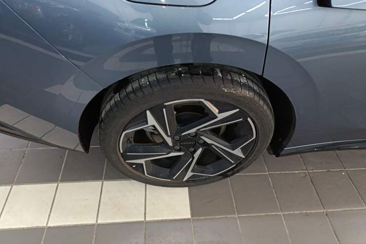 Used Lynk & Co 07 2024 EM-P 126 Long-Range Ultra Right Rear Wheel Hub