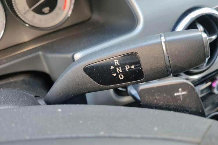 Used Mercedes-Benz GLK-Class 2013 GLK 300 4MATIC Dynamic Sunroof Model