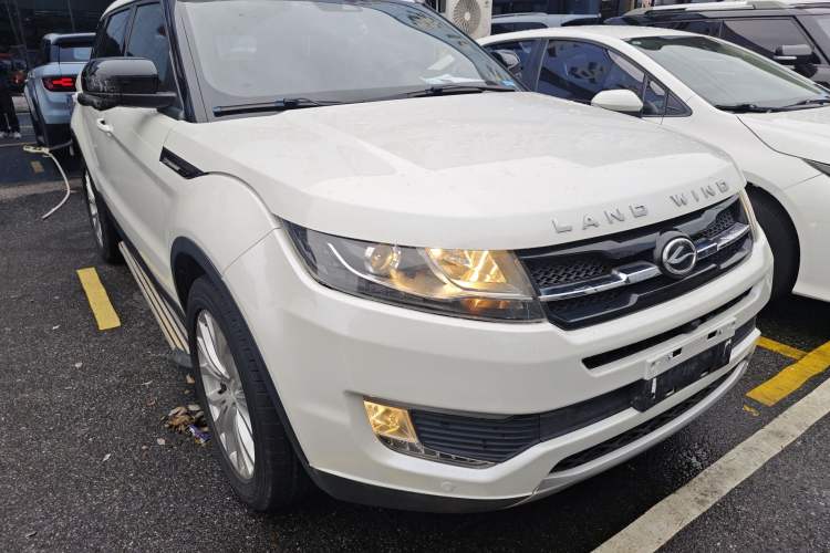 Used Land X7 2016 2.0T Panoramic Prestige Edition Front Right 45 Deg