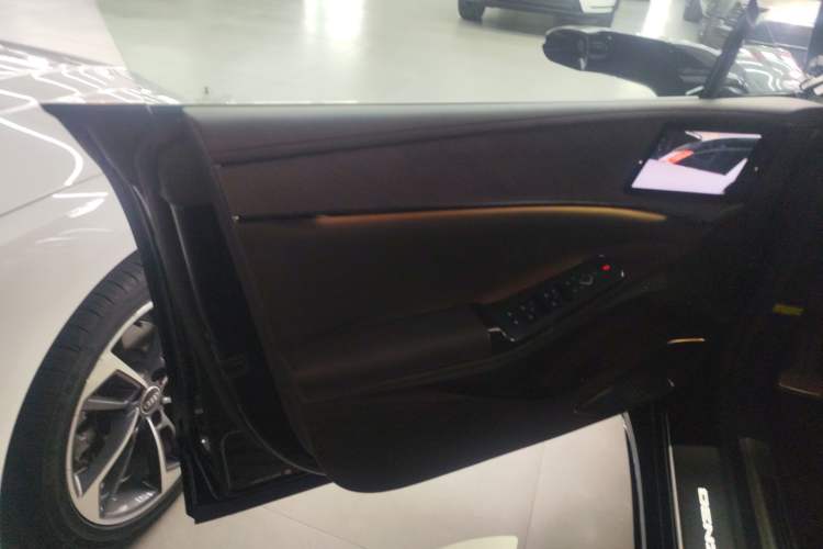 Used Denza Z9 2024 1100 km All-Wheel-Drive Ultra Version