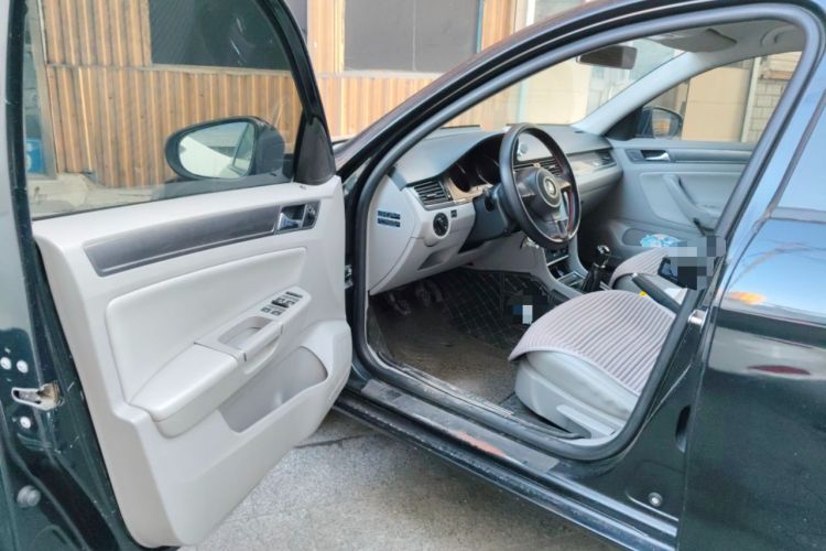 Used Volkswagen Bora 2013 1.6L Manual Fashion Edition Driver Seat