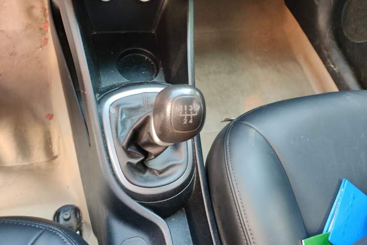 Used Kia K2 2012 Sedan 1.4L MT GLS Commemorative Edition Gear Lever