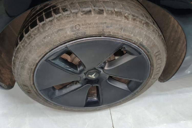 Used Tesla Model 3 2022 Rear-Wheel-Drive Version Right Rear Wheel Hub