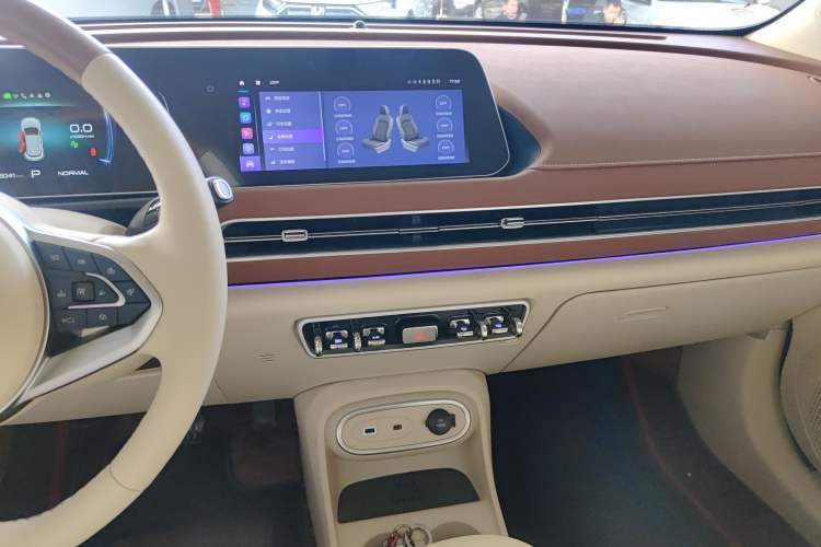 Used ORA Good Cat 2023 401 km Standard Range Prestige Version Lithium Iron Phosphate