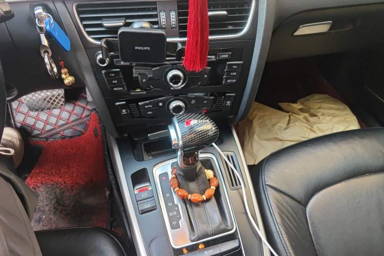 Used Audi A4L 2013 30 TFSI Automatic Comfort Model Gear Lever