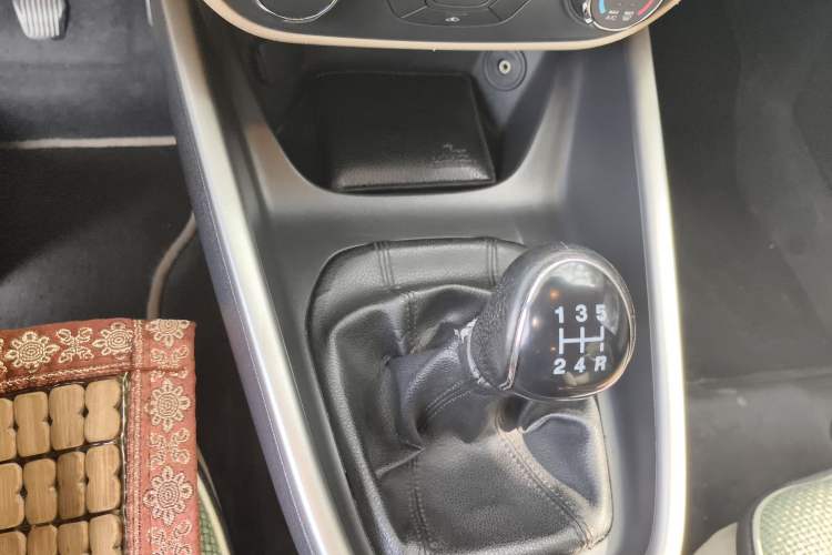 Used Ford Escort 2017 Revised Version 1.5L Manual Comfort Edition Gear Lever