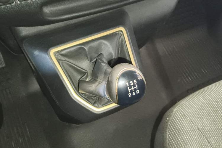 Used JMC Transit 2019 2.8T Commercial Version Short Wheelbase Mid-Roof 3-Seater China VI Standard JX493